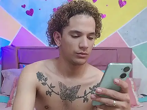 tylor boy online show from September 2025 04:45:01 AM