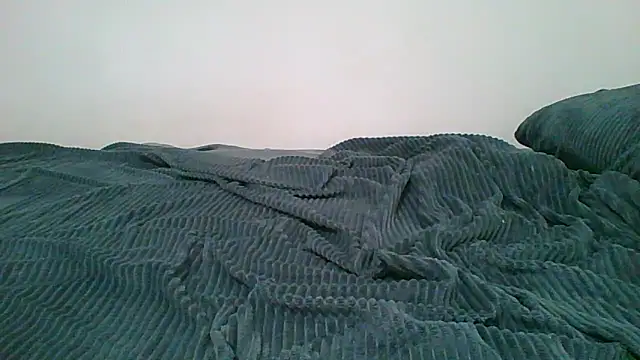 Snapshot of Emma_99 chatting on April 2026 12:24:01 PM Emma 99 online show from April 2026 12:24:01 PM