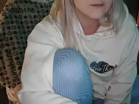 LaRa forU online show from December 2024 10:12:01 PM