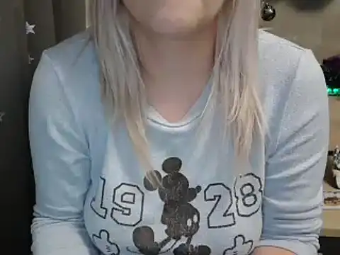 LaRa forU online show from December 2024 10:02:02 PM