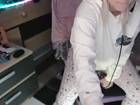 LaRa forU online show from January 2025 03:55:02 PM