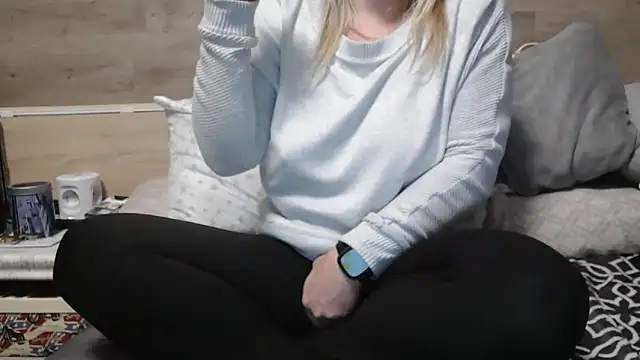 LaRa forU online show from February 2025 06:24:01 PM