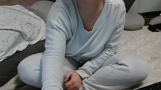 LaRa forU online show from February 2025 10:54:01 PM