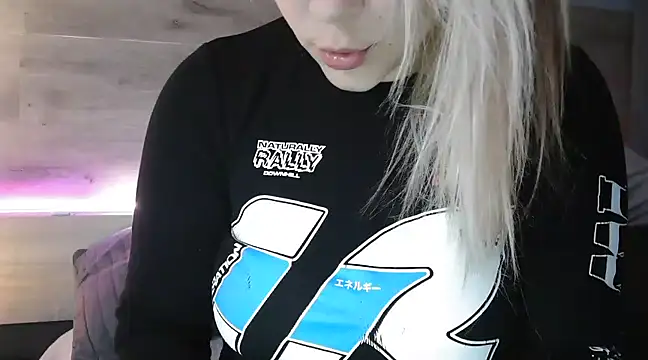 LaRa forU online show from March 2025 05:22:01 PM