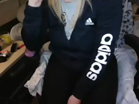 LaRa forU online show from March 2025 06:23:02 PM