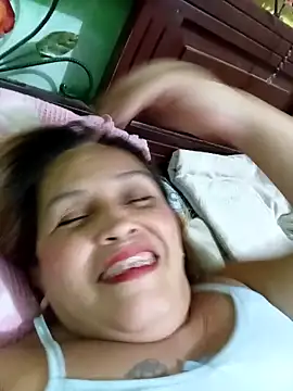 Snapshot of mom_son_dirty chatting on April 2026 01:43:01 AM mom son dirty online show from April 2026 01:43:01 AM