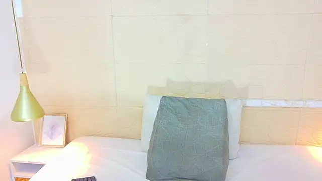 Chocolatte bar online show from March 2026 02:02:02 PM