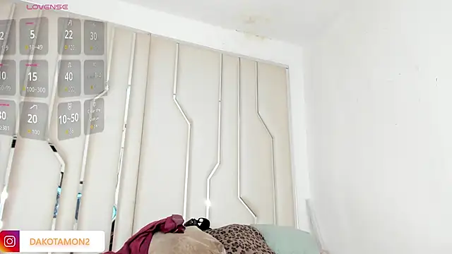 Dakota Mon online show from October 2025 07:33:02 PM