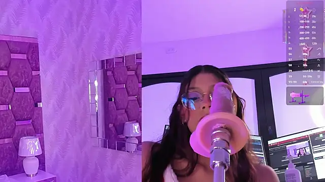 LunaAridi online show from December 2025 01:39:02 PM