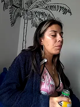 Sweel Leyva18 online show from December 2024 06:22:01 PM