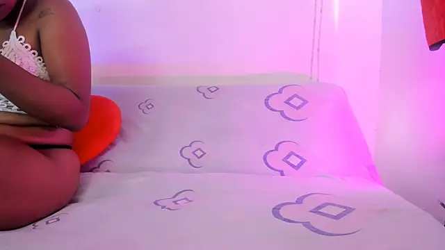 Snapshot of LoveBirds__1 chatting on October 2025 08:20:01 PM LoveBirds  1 online show from October 2025 08:20:01 PM