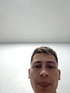 Snapshot of Comepussys chatting on April 2026 10:15:01 PM Comepussys online show from April 2026 10:15:01 PM