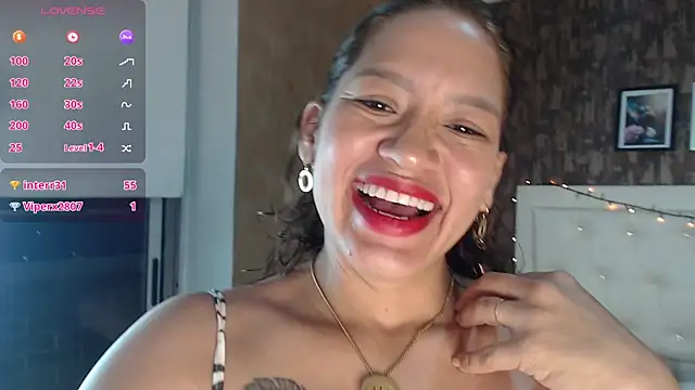 Snapshot of samantha__karolstone chatting on December 2024 05:34:01 AM samantha karolstone online show from December 2024 05:34:01 AM