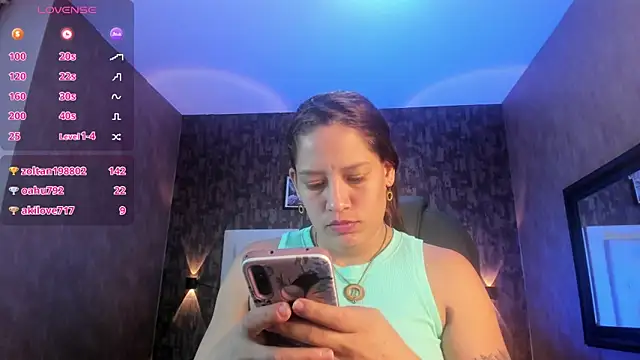 Snapshot of samantha__karolstone chatting on January 2025 03:33:01 AM samantha karolstone online show from January 2025 03:33:01 AM