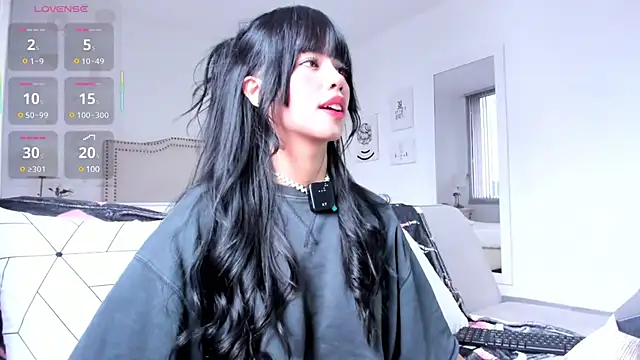 Snapshot of HannaKim chatting on February 2025 03:05:01 PM HannaKim online show from February 2025 03:05:01 PM