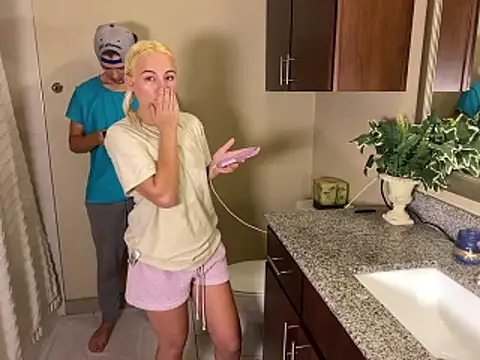 Snapshot of girlfriendmissy chatting on April 2026 04:37:01 PM girlfriendmissy online show from April 2026 04:37:01 PM