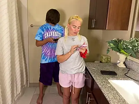 Snapshot of girlfriendmissy chatting on April 2026 11:27:02 PM girlfriendmissy online show from April 2026 11:27:02 PM