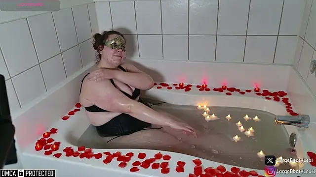 Snapshot of largebootylexi chatting on February 2025 11:39:01 PM largebootylexi online show from February 2025 11:39:01 PM