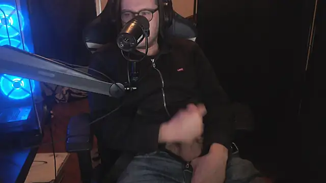 chicostick413 online show from November 2025 05:56:02 PM