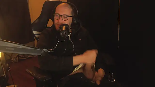 chicostick413 online show from December 2025 10:08:02 PM