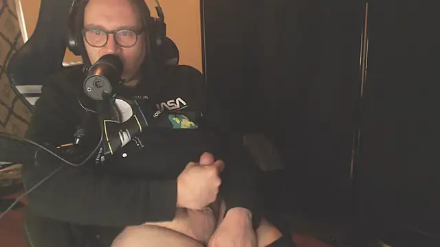 chicostick413 online show from January 2026 03:36:02 PM