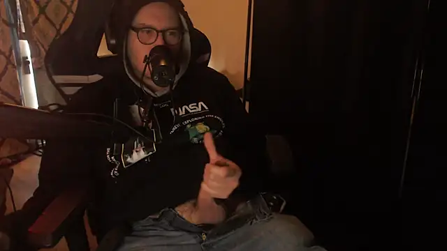 Snapshot of chicostick413 chatting on April 2026 12:35:02 PM chicostick413 online show from April 2026 12:35:02 PM