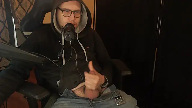 Snapshot of chicostick413 chatting on April 2026 11:44:01 AM chicostick413 online show from April 2026 11:44:01 AM