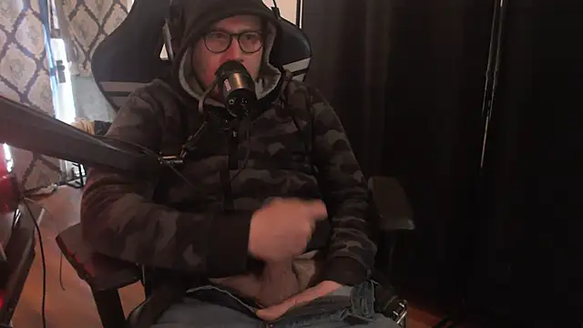 Snapshot of chicostick413 chatting on April 2026 01:00:02 PM chicostick413 online show from April 2026 01:00:02 PM