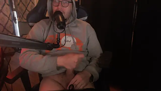 Snapshot of chicostick413 chatting on April 2026 11:37:01 AM chicostick413 online show from April 2026 11:37:01 AM