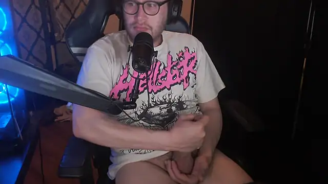 Snapshot of chicostick413 chatting on April 2026 01:20:02 AM chicostick413 online show from April 2026 01:20:02 AM