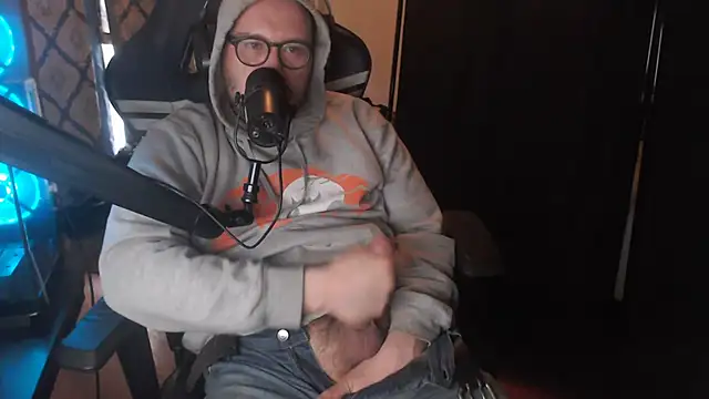 Snapshot of chicostick413 chatting on April 2026 05:50:02 PM chicostick413 online show from April 2026 05:50:02 PM