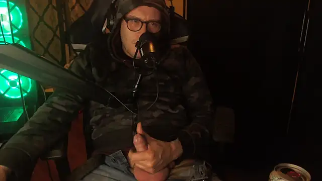 Snapshot of chicostick413 chatting on April 2026 03:09:01 AM chicostick413 online show from April 2026 03:09:01 AM