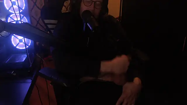 Snapshot of chicostick413 chatting on April 2026 12:30:02 AM chicostick413 online show from April 2026 12:30:02 AM