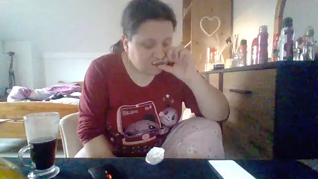 Snapshot of ReifeVenna chatting on February 2025 03:15:02 PM ReifeVenna online show from February 2025 03:15:02 PM