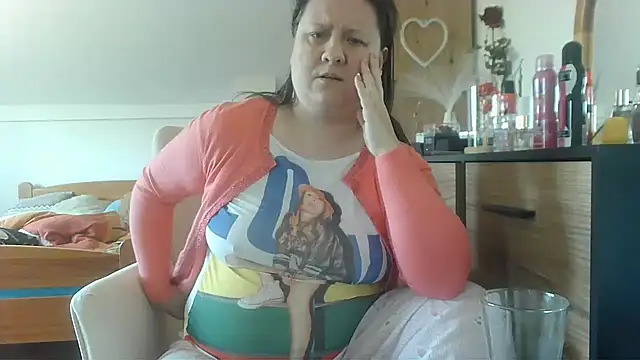 Snapshot of ReifeVenna chatting on February 2025 08:18:01 AM ReifeVenna online show from February 2025 08:18:01 AM