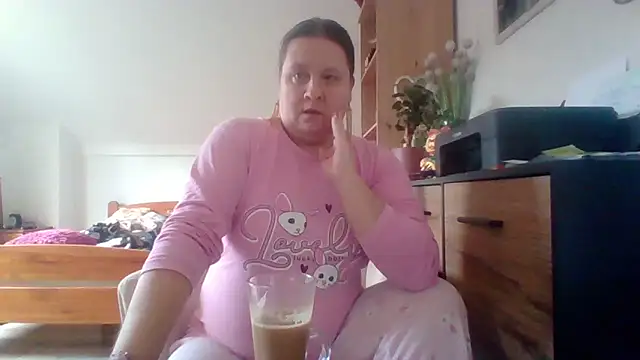 Snapshot of ReifeVenna chatting on October 2025 10:43:02 AM ReifeVenna online show from October 2025 10:43:02 AM