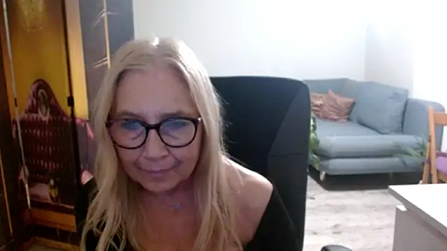 sofia xkiss online show from November 2025 02:44:01 PM