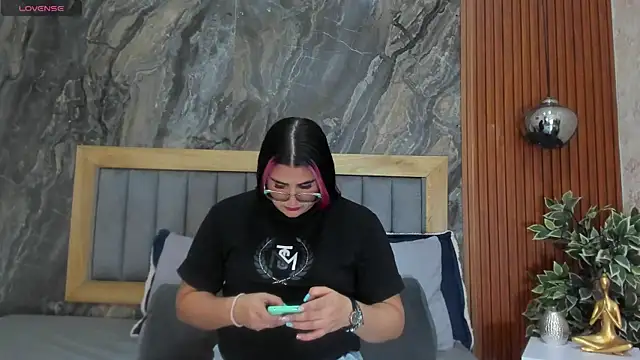 Snapshot of BellaPeers_ chatting on February 2025 11:28:02 AM BellaPeers online show from February 2025 11:28:02 AM