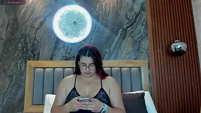 Snapshot of BellaPeers_ chatting on October 2025 12:01:02 PM BellaPeers online show from October 2025 12:01:02 PM