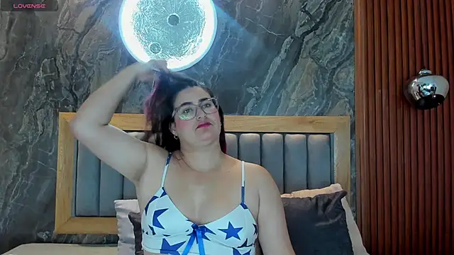 Snapshot of BellaPeers_ chatting on October 2025 12:11:01 PM BellaPeers online show from October 2025 12:11:01 PM