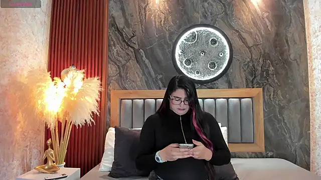 Snapshot of BellaPeers_ chatting on November 2025 12:22:01 PM BellaPeers online show from November 2025 12:22:01 PM