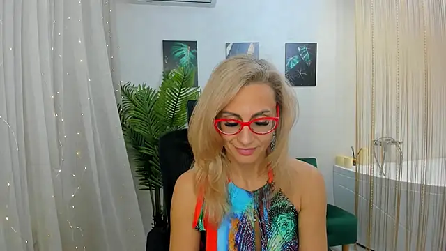 Snapshot of MuseOfStage chatting on February 2025 10:57:01 AM MuseOfStage online show from February 2025 10:57:01 AM