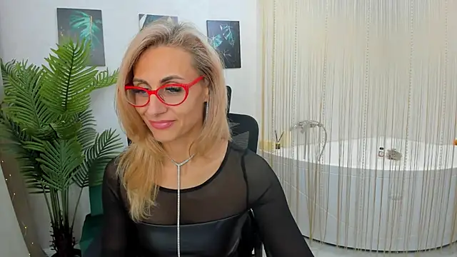 Snapshot of MuseOfStage chatting on February 2025 02:34:02 PM MuseOfStage online show from February 2025 02:34:02 PM