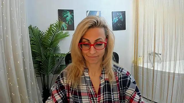 Snapshot of MuseOfStage chatting on February 2025 12:06:02 PM MuseOfStage online show from February 2025 12:06:02 PM