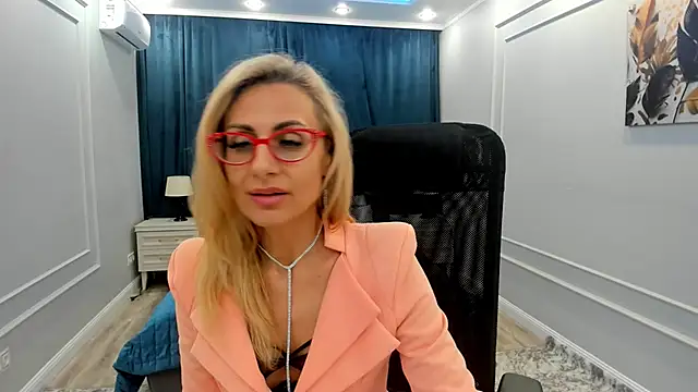 Snapshot of MuseOfStage chatting on February 2025 02:33:02 PM MuseOfStage online show from February 2025 02:33:02 PM