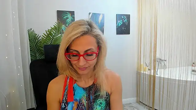 Snapshot of MuseOfStage chatting on February 2025 11:38:02 AM MuseOfStage online show from February 2025 11:38:02 AM