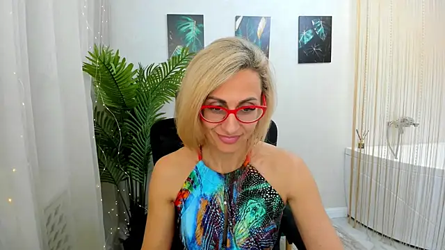 Snapshot of MuseOfStage chatting on February 2025 02:35:02 PM MuseOfStage online show from February 2025 02:35:02 PM