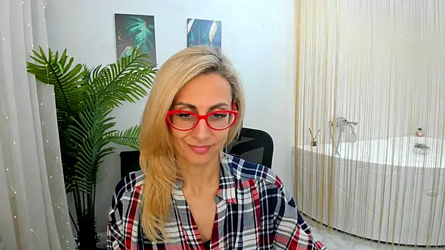 Snapshot of MuseOfStage chatting on February 2025 02:48:01 PM MuseOfStage online show from February 2025 02:48:01 PM