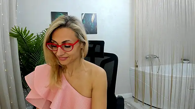 Snapshot of MuseOfStage chatting on March 2025 02:32:01 PM MuseOfStage online show from March 2025 02:32:01 PM