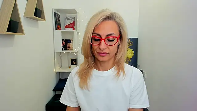 Snapshot of MuseOfStage chatting on March 2025 11:34:02 AM MuseOfStage online show from March 2025 11:34:02 AM